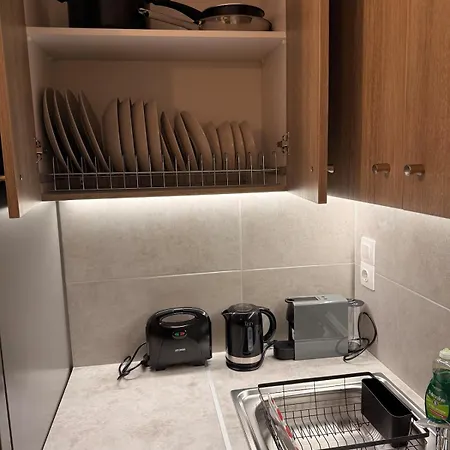 Kyveli Apartman Kárisztosz